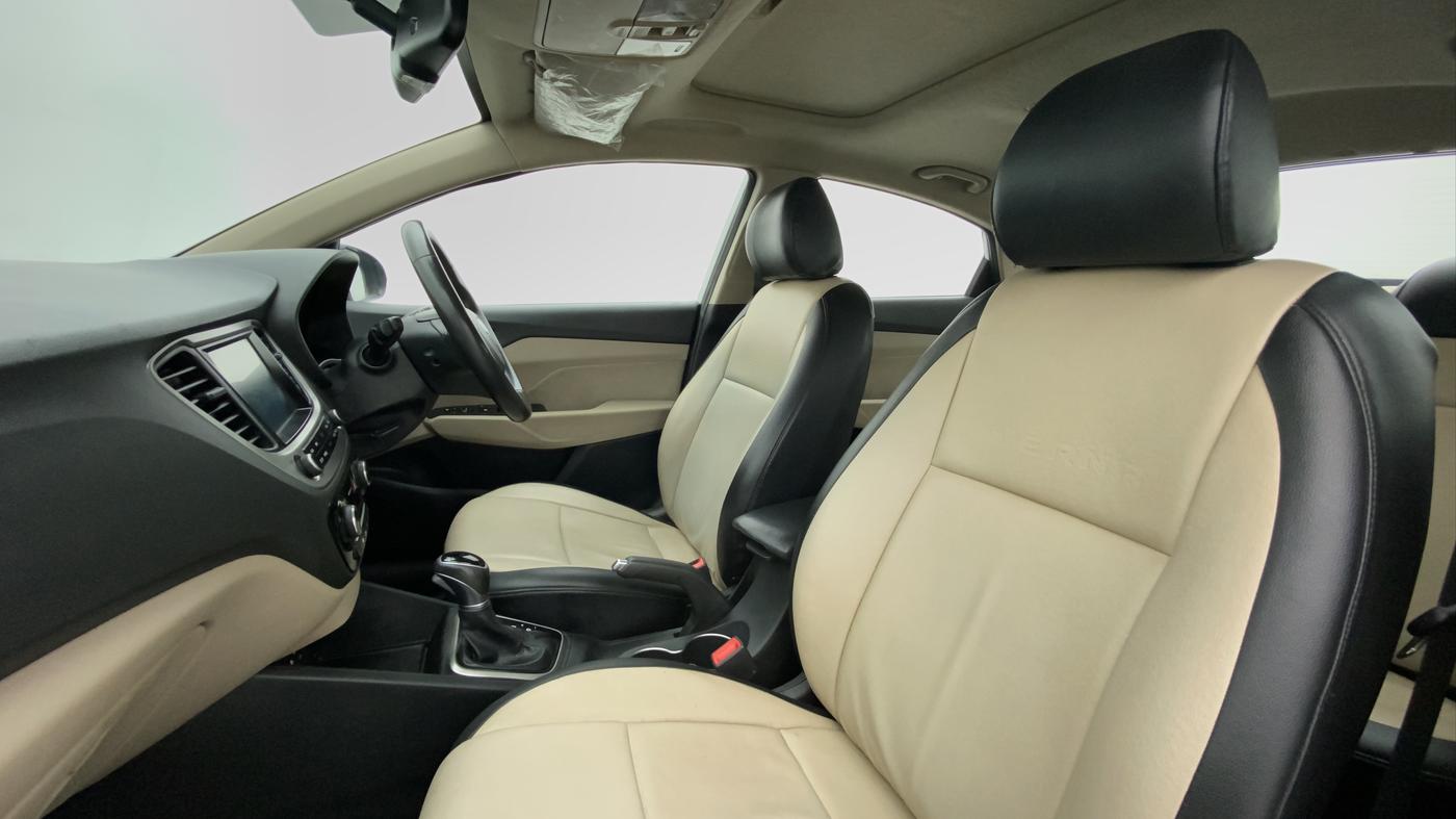 2017 Hyundai Verna 1.6 CRDI SX + AT, Diesel, Automatic, 93,828 km, Right Side Front Door Cabin