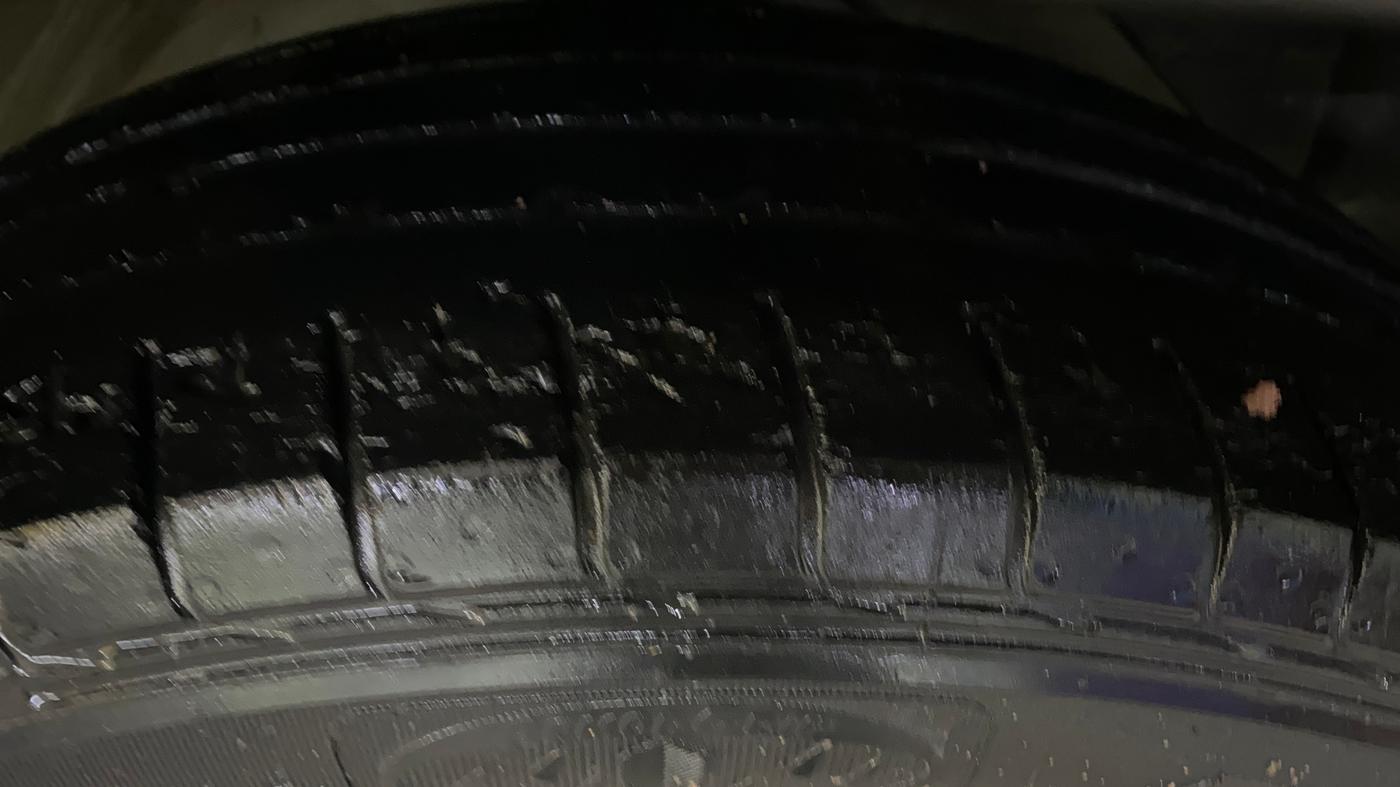 2020 MG HECTOR SHARP 1.5 DCT PETROL DUAL TONE, Petrol, Automatic, 38,889 km, Right Front Tyre Tread