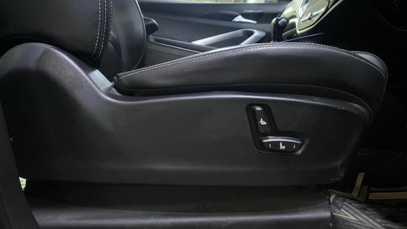 2020 MG HECTOR SHARP 1.5 DCT PETROL DUAL TONE, Petrol, Automatic, 38,889 km, Driver Side Adjustment Panel