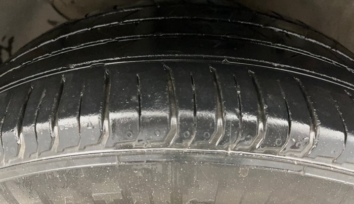 2017 Hyundai Creta E PLUS 1.6 PETROL, Petrol, Manual, 77,237 km, Left Front Tyre Tread