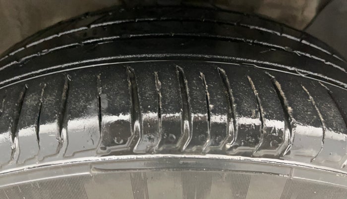 2017 Hyundai Creta E PLUS 1.6 PETROL, Petrol, Manual, 77,237 km, Right Front Tyre Tread