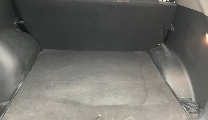 2017 Hyundai Creta E PLUS 1.6 PETROL, Petrol, Manual, 77,237 km, Boot Inside