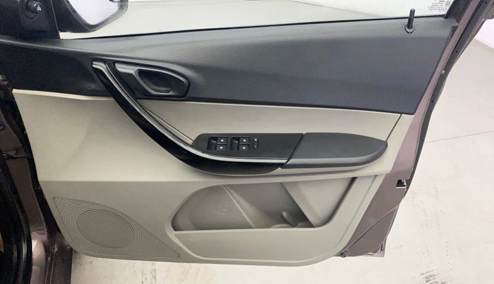2017 Tata Tiago XT PETROL, Petrol, Manual, 26,993 km, Driver Side Door Panels Control