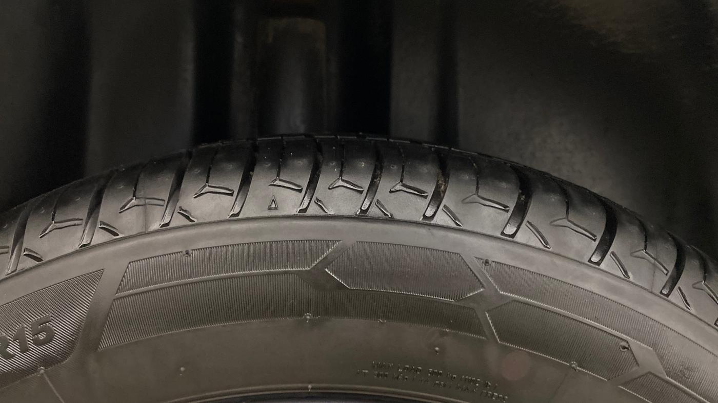 2017 Volkswagen Polo COMFORTLINE 1.2L, Petrol, Manual, 95,392 km, Right Rear Tyre Tread