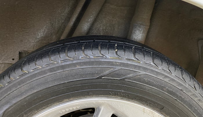 2021 Honda Jazz 1.2L I-VTEC VX CVT, Petrol, Automatic, 1,02,865 km, Left Rear Tyre Tread