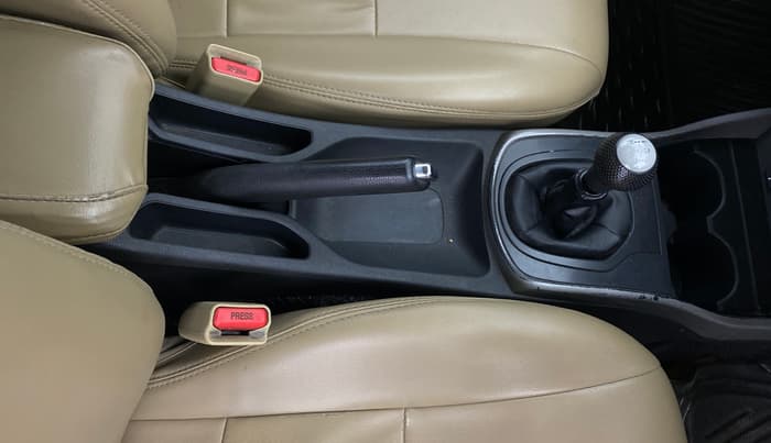 2019 Honda City 1.5L I-VTEC V MT, Petrol, Manual, 1,11,626 km, Gear Lever