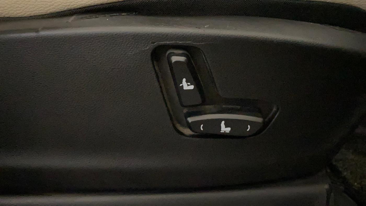 2023 MG HECTOR SAVVY PRO 1.5 TURBO CVT PETROL, Petrol, Automatic, 1,00,868 km, Driver Side Adjustment Panel
