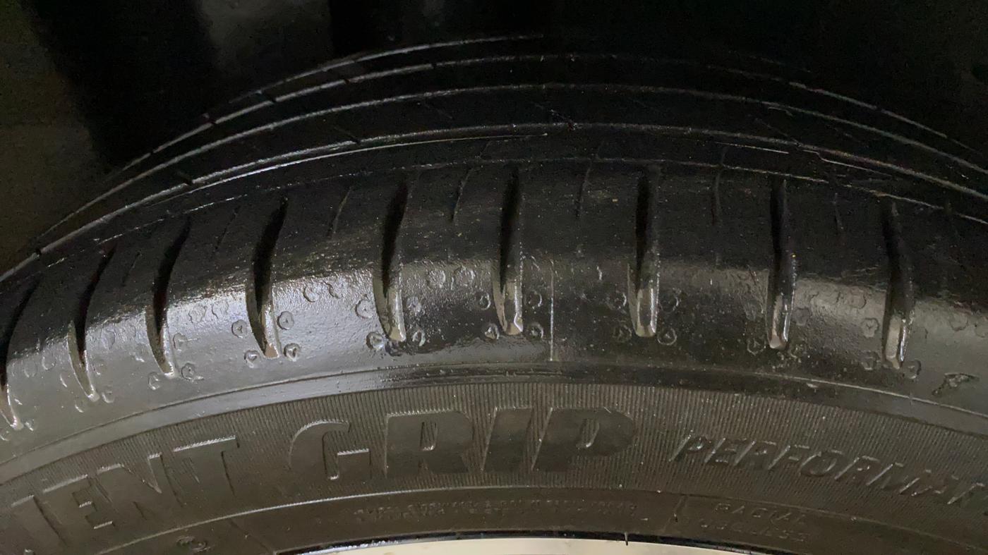 2023 MG HECTOR SAVVY PRO 1.5 TURBO CVT PETROL, Petrol, Automatic, 1,00,868 km, Right Rear Tyre Tread