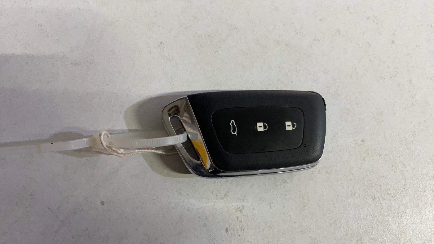 2023 MG HECTOR SAVVY PRO 1.5 TURBO CVT PETROL, Petrol, Automatic, 1,00,868 km, Key Close Up
