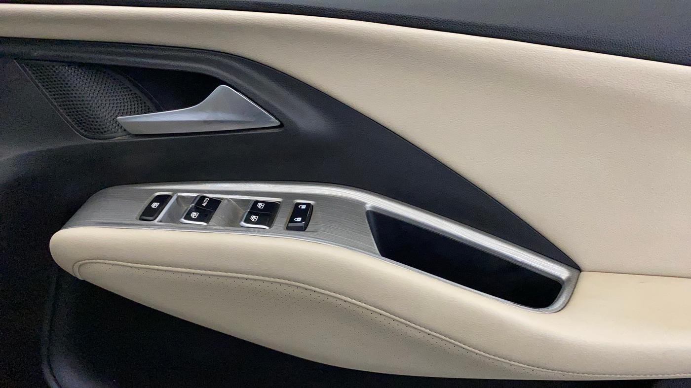 2023 MG HECTOR SAVVY PRO 1.5 TURBO CVT PETROL, Petrol, Automatic, 1,00,868 km, Driver Side Door Panels Control