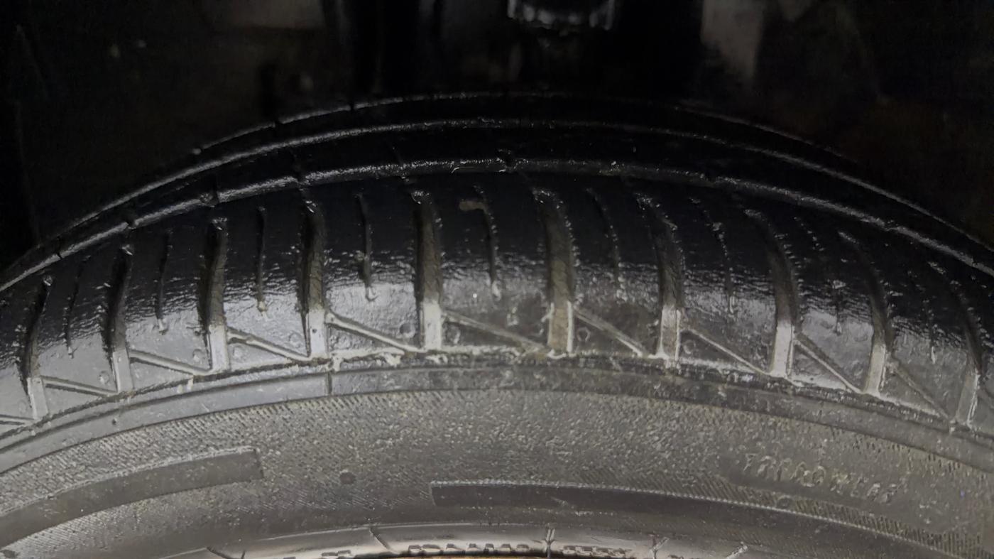 2023 Renault Kwid RXT 1.0 AMT, Petrol, Automatic, 52,573 km, Left Front Tyre Tread