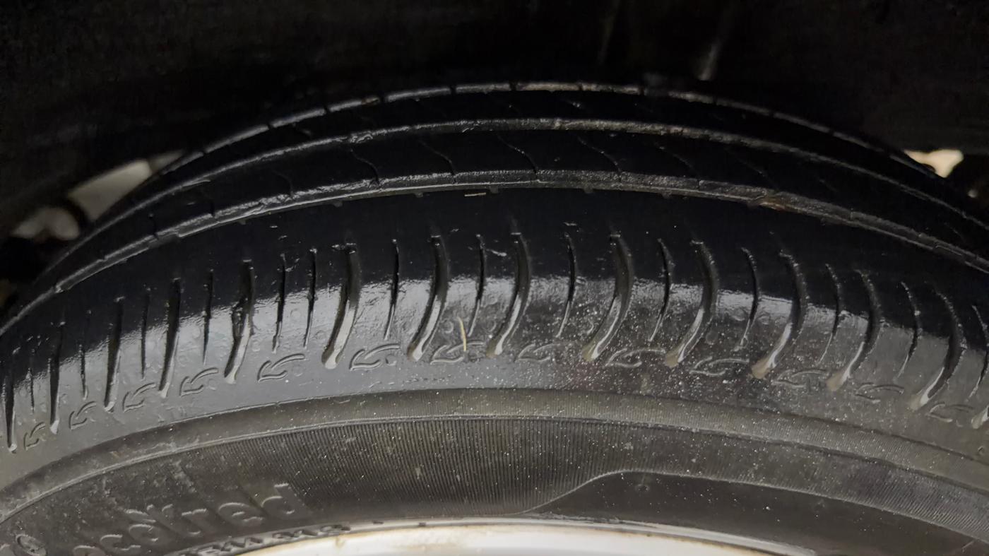 2023 Renault Kwid RXT 1.0 AMT, Petrol, Automatic, 52,573 km, Left Rear Tyre Tread