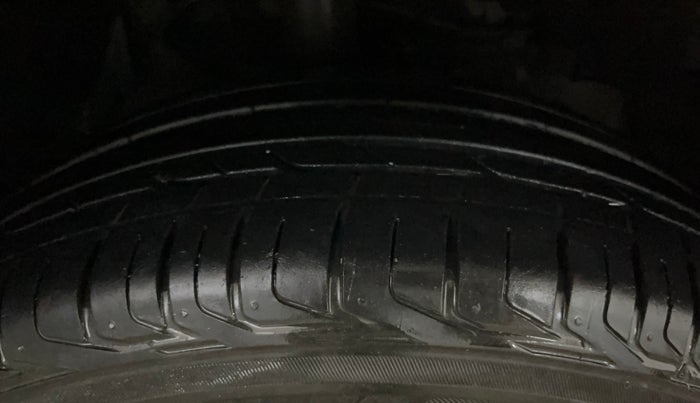 2023 Tata NEXON XM PLUS SUNROOF PETROL, Petrol, Manual, 39,661 km, Right Front Tyre Tread