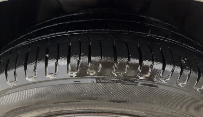 2022 Hyundai NEW I20 MAGNA 1.2 MT, CNG, Manual, 29,544 km, Left Front Tyre Tread