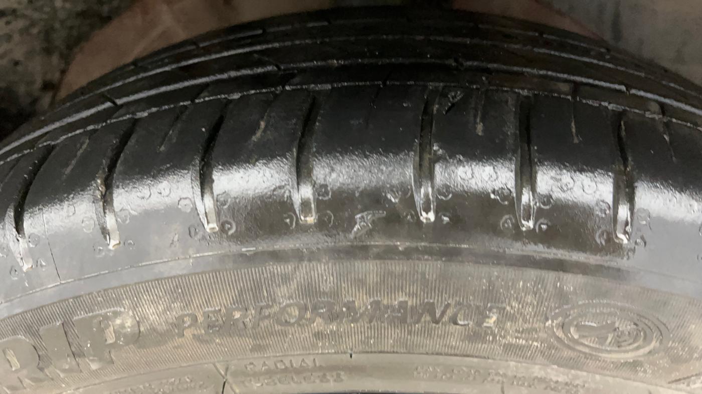 2022 MG HECTOR SHARP 1.5 PETROL CVT, Petrol, Automatic, 20,213 km, Right Front Tyre Tread