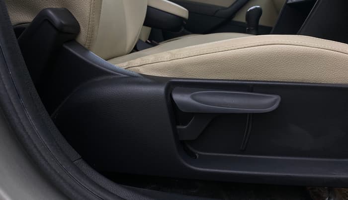2019 Skoda Rapid STYLE 1.6 MPI, Petrol, Manual, 50,669 km, Driver Side Adjustment Panel
