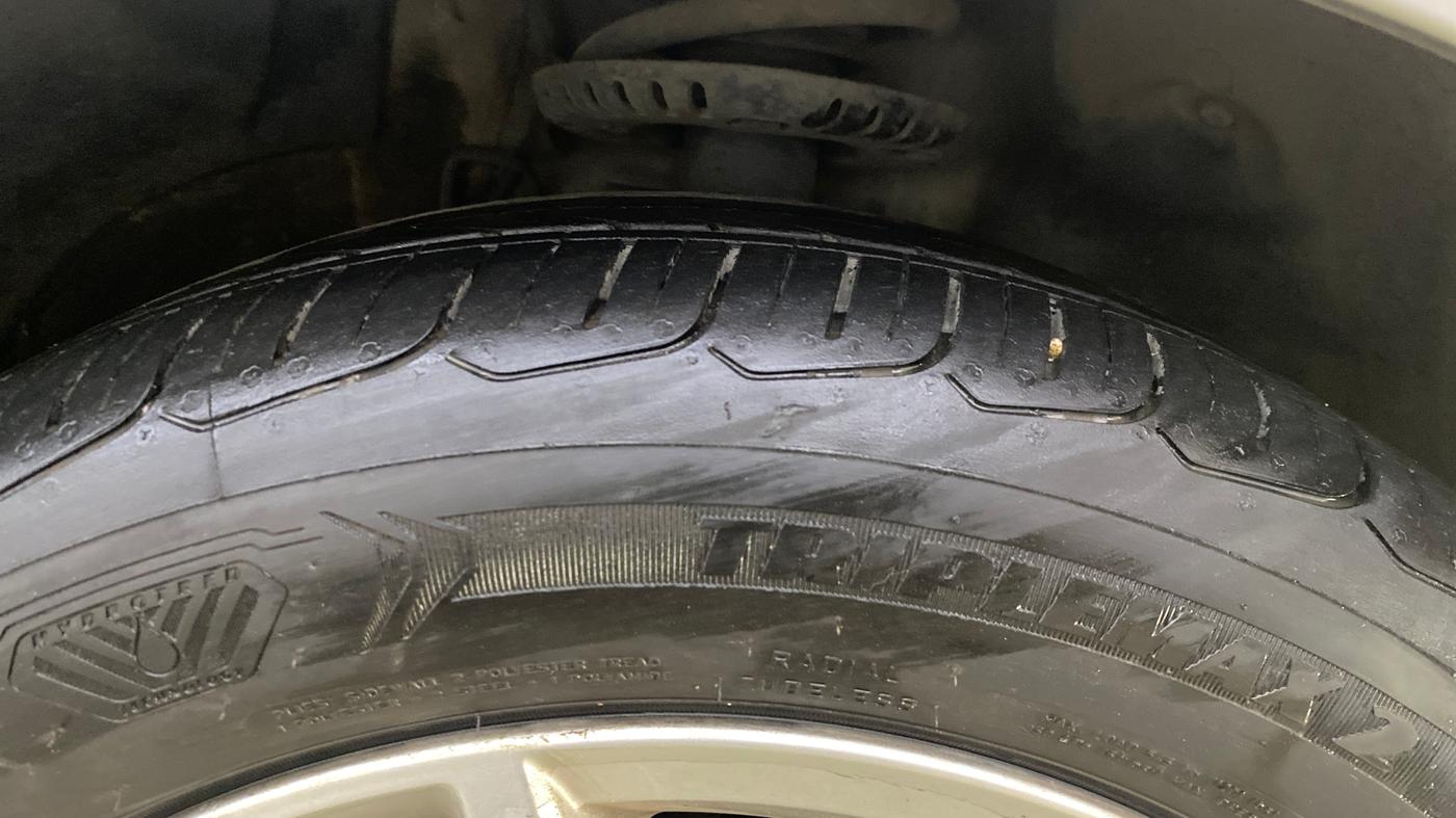 2019 Skoda Rapid STYLE 1.6 MPI, Petrol, Manual, 50,669 km, Right Front Tyre Tread