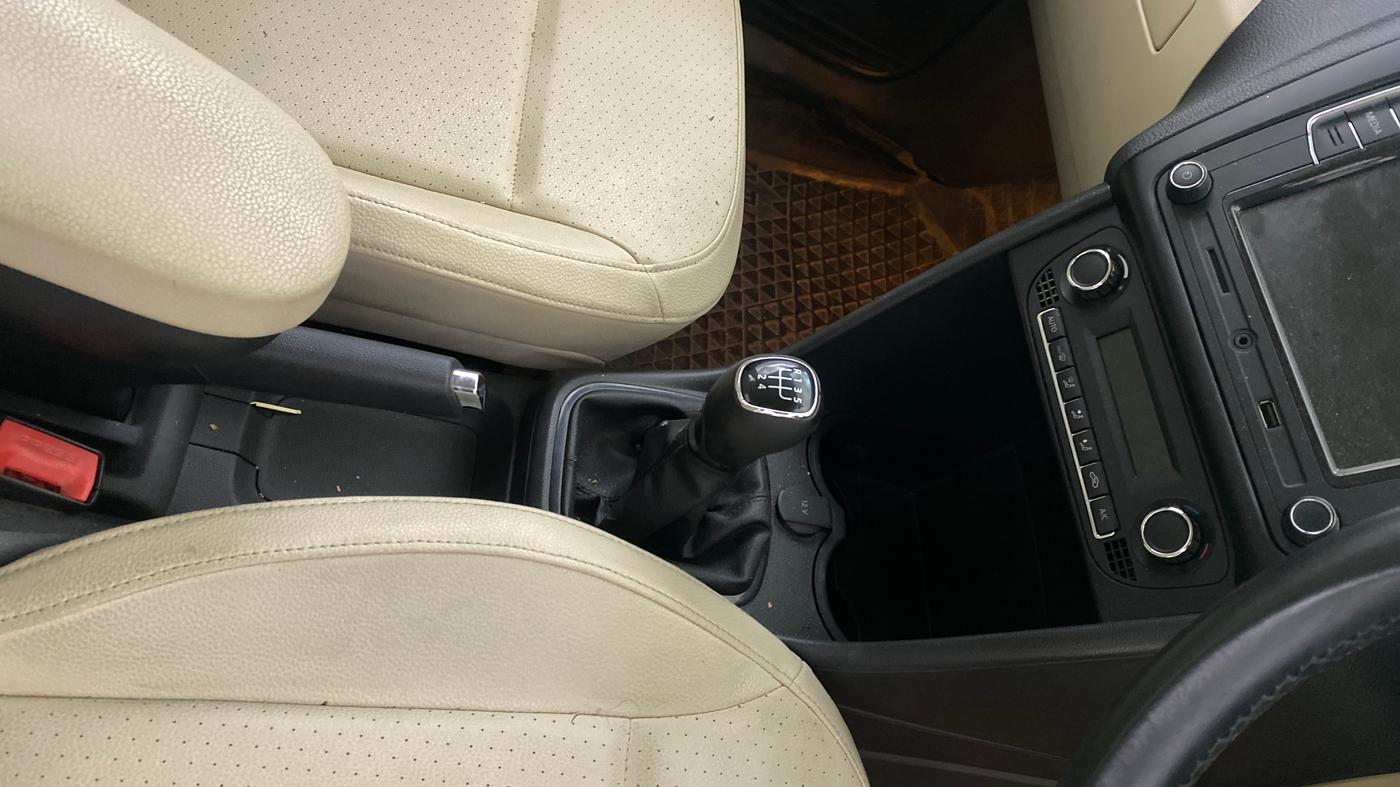 2019 Skoda Rapid STYLE 1.6 MPI, Petrol, Manual, 50,669 km, Gear Lever