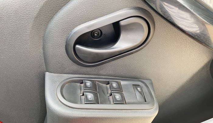 2015 Renault Duster RXL PETROL, Petrol, Manual, 52,802 km, Driver Side Door Panels Control