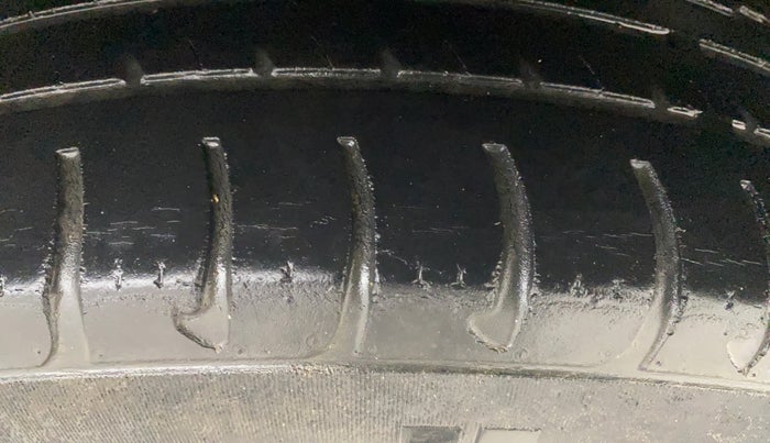 2015 Renault Duster RXL PETROL, Petrol, Manual, 52,802 km, Left Rear Tyre Tread