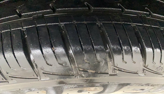 2015 Renault Duster RXL PETROL, Petrol, Manual, 52,802 km, Left Front Tyre Tread