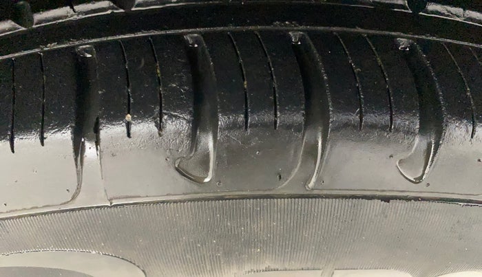 2015 Renault Duster RXL PETROL, Petrol, Manual, 52,802 km, Right Front Tyre Tread