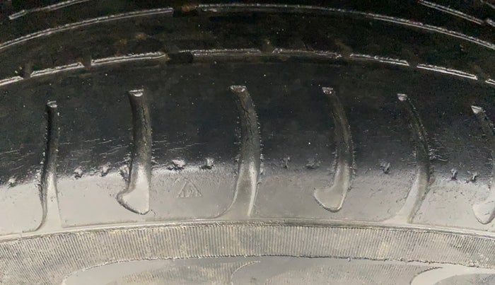 2015 Renault Duster RXL PETROL, Petrol, Manual, 52,802 km, Right Rear Tyre Tread