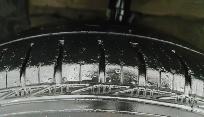 2017 Maruti Ertiga VXI CNG, CNG, Manual, 68,349 km, Left Front Tyre Tread