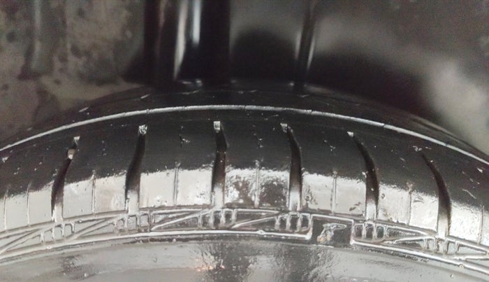 2017 Maruti Ertiga VXI CNG, CNG, Manual, 68,349 km, Right Rear Tyre Tread