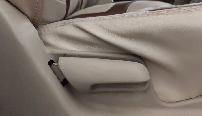 2017 Maruti Ertiga VXI CNG, CNG, Manual, 68,349 km, Driver Side Adjustment Panel