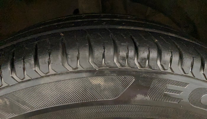 2019 Maruti Swift VXI, Petrol, Manual, 28,126 km, Right Front Tyre Tread