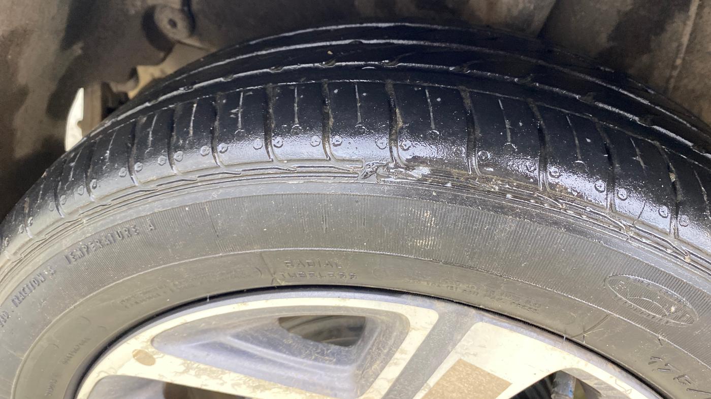 2022 Hyundai AURA SX PLUS 1.2 AMT, Petrol, Automatic, 29,897 km, Right Rear Tyre Tread