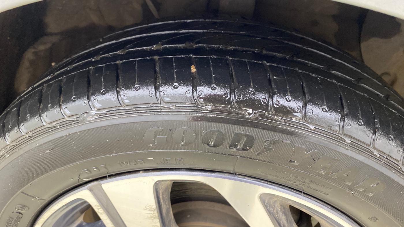 2022 Hyundai AURA SX PLUS 1.2 AMT, Petrol, Automatic, 29,897 km, Right Front Tyre Tread