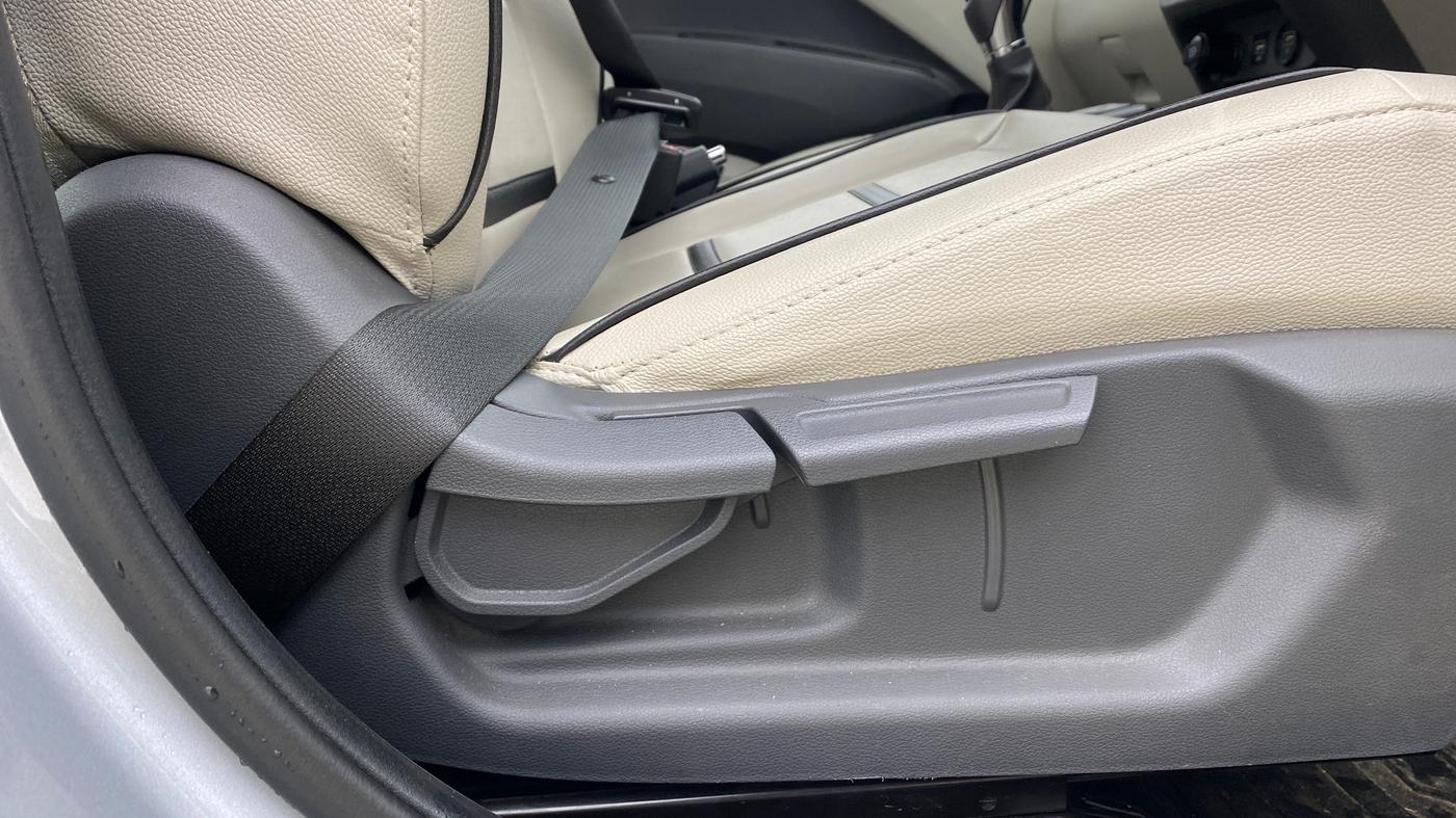 2022 Hyundai AURA SX PLUS 1.2 AMT, Petrol, Automatic, 29,897 km, Driver Side Adjustment Panel