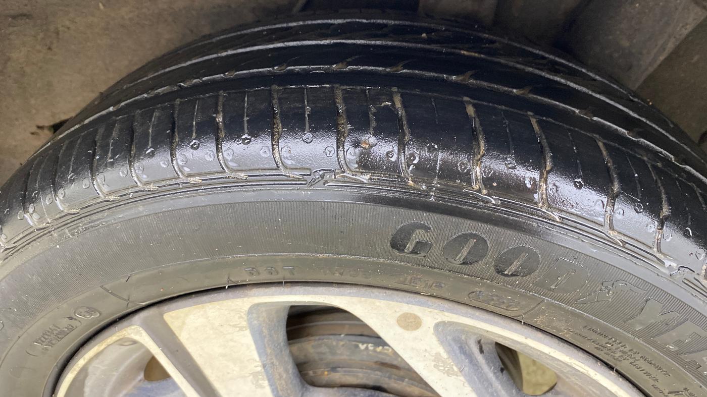 2022 Hyundai AURA SX PLUS 1.2 AMT, Petrol, Automatic, 29,897 km, Left Rear Tyre Tread