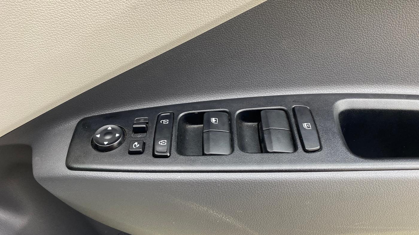 2022 Hyundai AURA SX PLUS 1.2 AMT, Petrol, Automatic, 29,897 km, Driver Side Door Panels Control