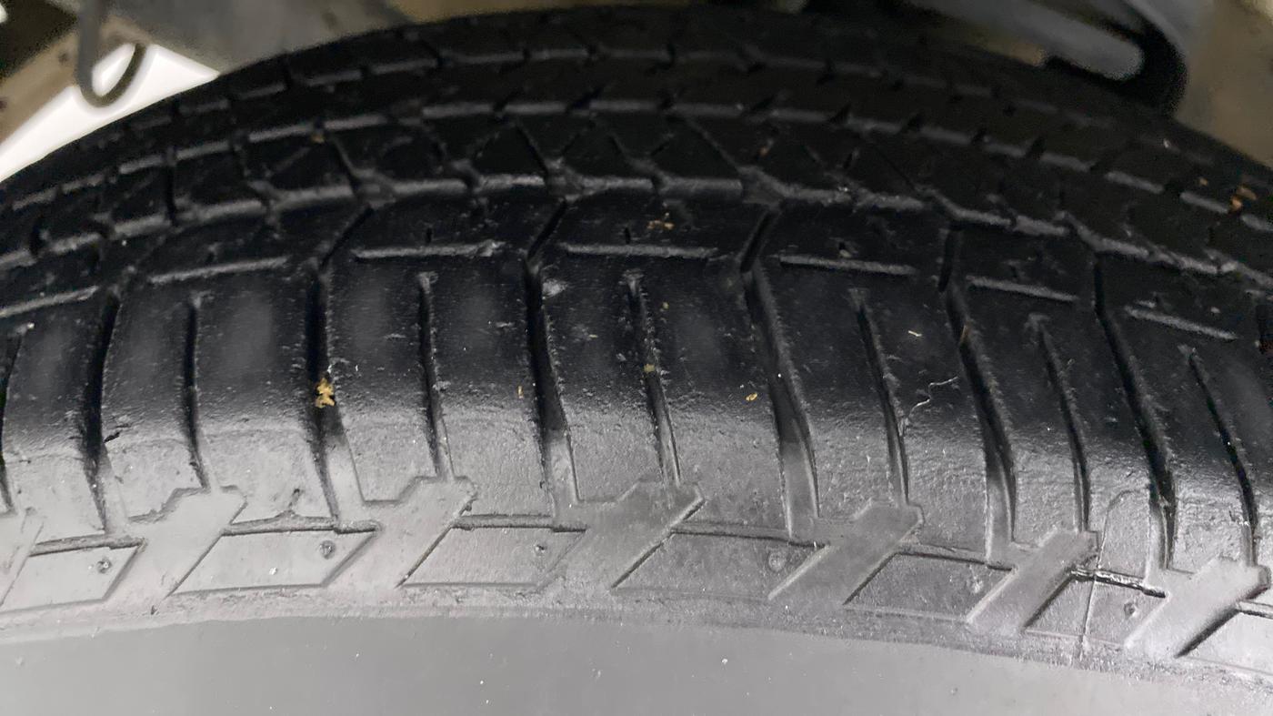2017 Mahindra Scorpio S10 Intelli Hybrid 2WD, Diesel, Manual, Left Front Tyre Tread