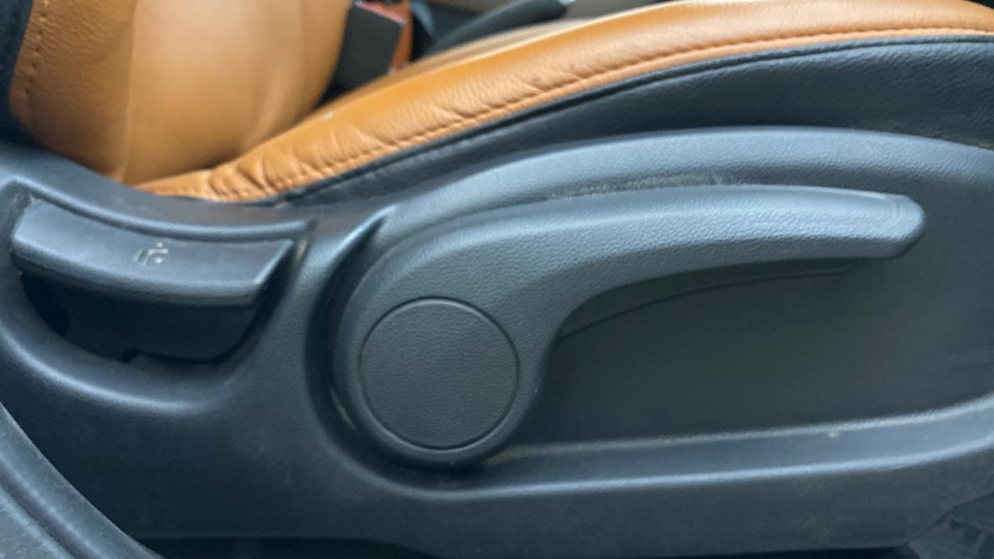 2019 Hyundai Elite i20 ASTA (O) CVT, Petrol, Automatic, 72,912 km, Driver Side Adjustment Panel