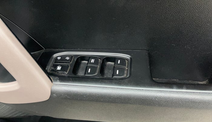 2018 Hyundai Creta SX AT 1.6 PETROL, Petrol, Automatic, 60,284 km, Driver Side Door Panels Control