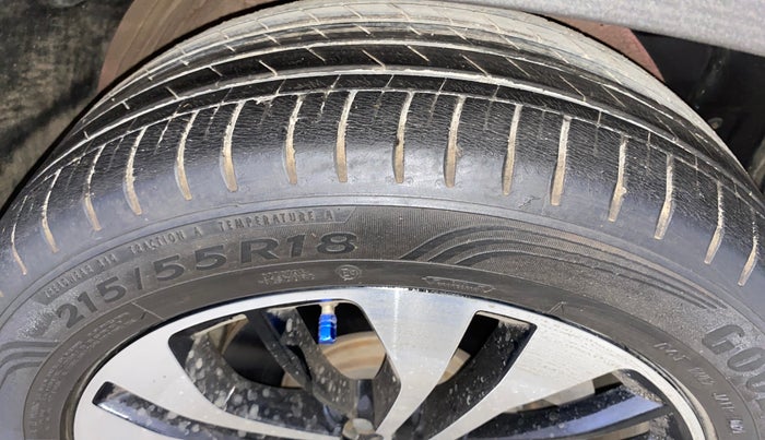 2021 MG HECTOR PLUS SHARP 1.5 PETROL TURBO CVT 6-STR, Petrol, Automatic, 23,427 km, Right Front Tyre Tread