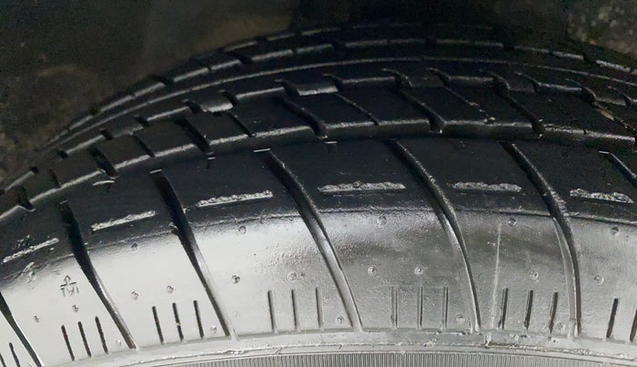 2014 Maruti Ritz ZXI, Petrol, Manual, 29,480 km, Right Front Tyre Tread