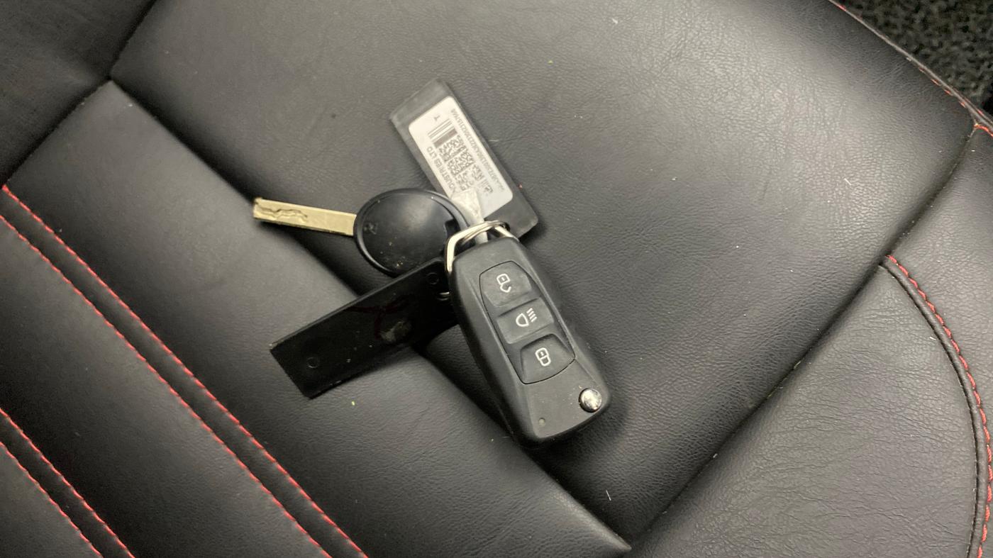 2023 Tata NEXON XM PLUS SUNROOF PETROL, Petrol, Manual, 40,603 km, Key Close Up