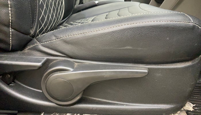 2018 Tata Tiago XZ PETROL, Petrol, Manual, 31,783 km, Driver Side Adjustment Panel