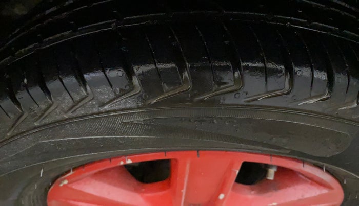 2017 Renault Kwid RXT 1.0, Petrol, Manual, 61,579 km, Left Front Tyre Tread