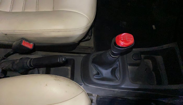 2017 Renault Kwid RXT 1.0, Petrol, Manual, 61,579 km, Gear Lever