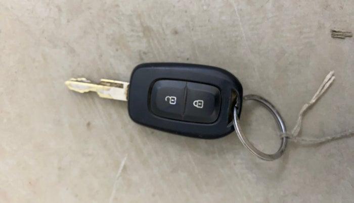 2017 Renault Kwid RXT 1.0, Petrol, Manual, 61,579 km, Key Close Up