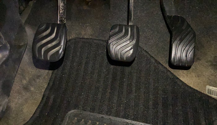 2017 Renault Kwid RXT 1.0, Petrol, Manual, 61,579 km, Pedals