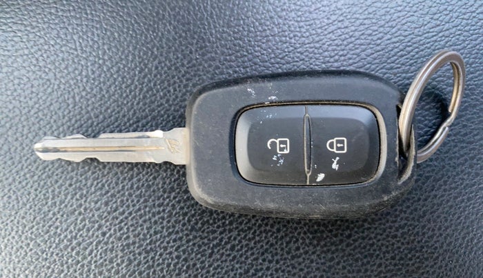 2023 Renault TRIBER RXT, Petrol, Manual, 13,864 km, Key Close Up