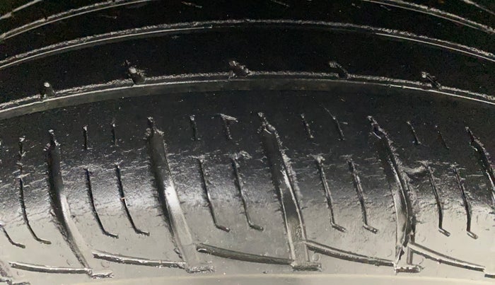 2017 Renault Duster RXL PETROL, Petrol, Manual, 34,281 km, Left Front Tyre Tread