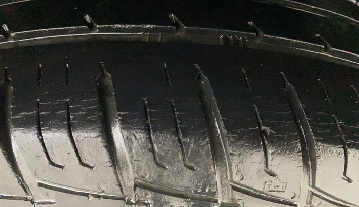 2017 Renault Duster RXL PETROL, Petrol, Manual, 34,281 km, Left Rear Tyre Tread